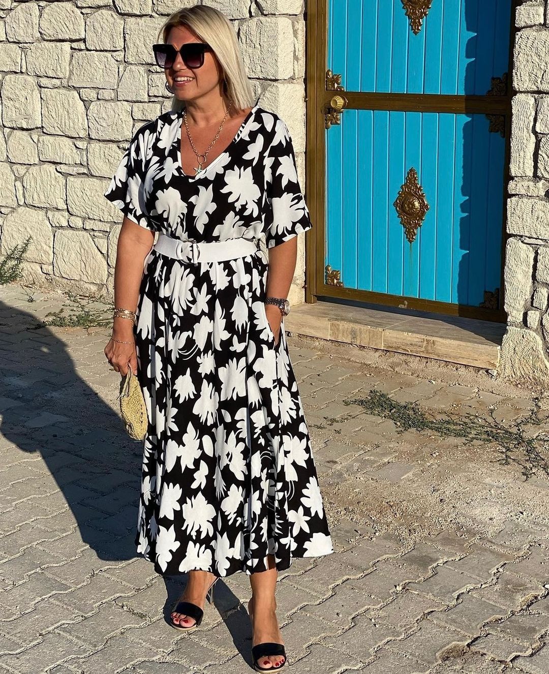 Patricia | Elegant dress with flattering tummy coverage